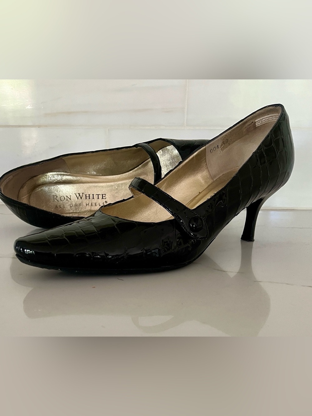 Ron White Black Leather Croc-Embossed Patent Mary Jane Heels size 39/ US 8